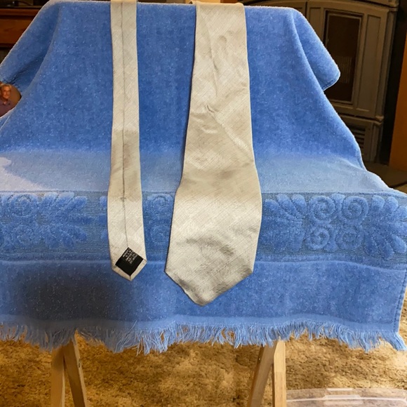 🏈 Geoffrey Beene necktie possible NFL link - Picture 1 of 4